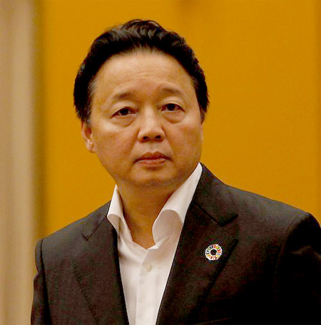 Bộ trưởng Tài nguyên và Môi trường Trần Hồng Hà (sinh ngày: 19/4/1963) quê quán: xã Kim Lộc, huyện Can Lộc, tỉnh Hà Tĩnh. Chức vụ: Ủy viên Trung ương Đảng; Bộ trưởng Bộ Tài nguyên và Môi trường. Trình độ chuyên môn: Tiến sĩ Tổ chức, Khai thác khoáng sản.