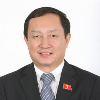 Bộ trưởng Bộ Khoa học và Công nghệ Huỳnh Thành Đạt (sinh ngày: 26/8/1962) quê quán: xã An Định, huyện Mỏ Cày Nam, tỉnh Bến Tre. Chức vụ: Ủy viên Trung ương Đảng; Bộ trưởng Bộ Khoa học và Công nghệ. Trình độ chuyên môn: Phó Giáo sư, Tiến sĩ Vật lý.