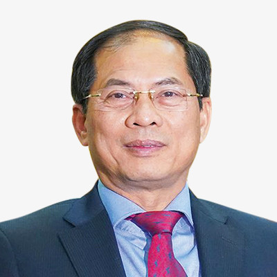 Bộ trưởng Bộ Ngoại giao Bùi Thanh Sơn (sinh ngày: 16/10/1962) quê quán: phường Tây Mỗ, quận Nam Từ Liêm, thành phố Hà Nội. Chức vụ: Ủy viên Trung ương Đảng, Bộ trưởng Bộ Ngoại giao. Trình độ chuyên môn: Thạc sĩ Quan hệ quốc tế.