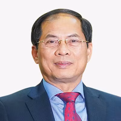 Bộ trưởng Bộ Ngoại giao Bùi Thanh Sơn (sinh ngày: 16/10/1962) quê quán: phường Tây Mỗ, quận Nam Từ Liêm, thành phố Hà Nội. Chức vụ: Ủy viên Trung ương Đảng, Bộ trưởng Bộ Ngoại giao. Trình độ chuyên môn: Thạc sĩ Quan hệ quốc tế.