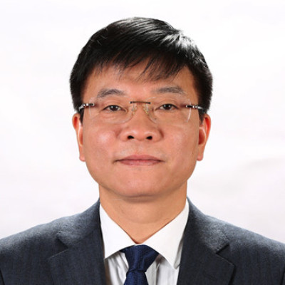 Bộ trưởng Bộ Tư pháp Lê Thành Long (sinh ngày: 23/9/1963) quê quán: phường Quảng Thọ, thành phố Sầm Sơn, tỉnh Thanh Hóa. Chức vụ: Ủy viên Trung ương Đảng; Bộ trưởng Bộ Tư pháp. Trình độ chuyên môn: Tiến sĩ Luật.