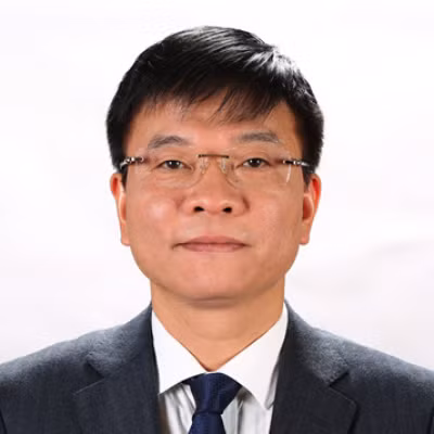 Bộ trưởng Bộ Tư pháp Lê Thành Long (sinh ngày: 23/9/1963) quê quán: phường Quảng Thọ, thành phố Sầm Sơn, tỉnh Thanh Hóa. Chức vụ: Ủy viên Trung ương Đảng; Bộ trưởng Bộ Tư pháp. Trình độ chuyên môn: Tiến sĩ Luật.