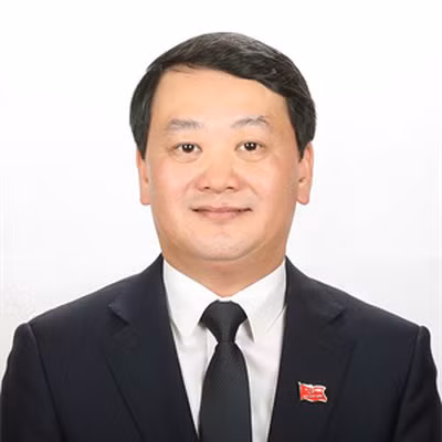 Bộ trưởng, Chủ nhiệm Ủy ban Dân tộc, Phó Chủ tịch, Tổng Thư ký UB Trung ương Mặt trận Tổ quốc Việt Nam Hầu A Lềnh (sinh ngày: 22/6/1973) quê quán: xã Tả Van, huyện Sa Pa, tỉnh Lào Cai. Dân tộc: Mông. Chức vụ: Ủy viên Trung ương Đảng; Bộ trưởng, Chủ nhiệm Ủy ban Dân tộc; Phó Chủ tịch - Tổng Thư ký Ủy ban Trung ương Mặt trận Tổ quốc Việt Nam. Trình độ chuyên môn: Thạc sĩ Khoa học Nông nghiệp.