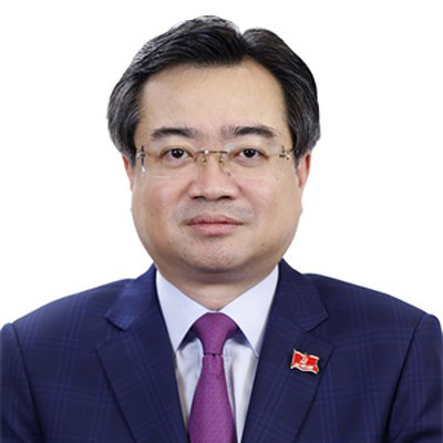 Bộ trưởng Bộ Xây dựng Nguyễn Thanh Nghị (sinh ngày: 12/8/1976) quê quán: phường 9, thành phố Cà Mau, tỉnh Cà Mau. Chức vụ: Ủy viên Trung ương Đảng, Bộ trưởng Bộ Xây dựng. Trình độ chuyên môn: Tiến sĩ Khoa học ngành Kỹ thuật xây dựng.