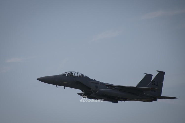 Bộ Quốc phòng Mỹ cho biết mục tiêu bị không kích gồm kho vũ khí và trung tâm chỉ huy trên lãnh thổ Iraq và Syria được nhóm Kataib Hezbollah thân Tehran sử dụng cho các đợt tấn công liên quân do Washington dẫn đầu.