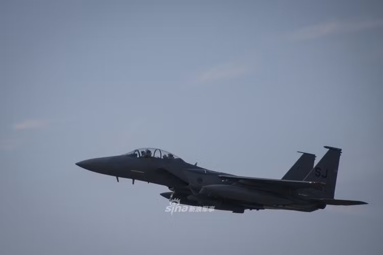 Bộ Quốc phòng Mỹ cho biết mục tiêu bị không kích gồm kho vũ khí và trung tâm chỉ huy trên lãnh thổ Iraq và Syria được nhóm Kataib Hezbollah thân Tehran sử dụng cho các đợt tấn công liên quân do Washington dẫn đầu.