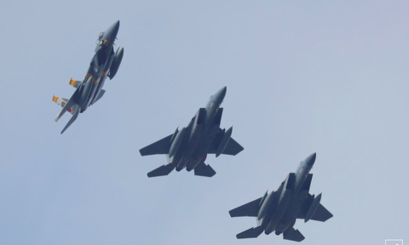 Một số chỉ huy dân quân từng yêu cầu Mỹ rút quân khỏi nước này và đe dọa dùng vũ lực buộc họ rời đi nếu cần thiết.