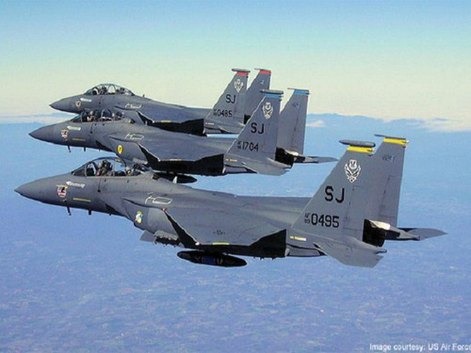 Hiện các máy bay F-15E đang có mặt trong những căn cứ quân sự của Mỹ tại nước ngoài xung quanh Syria. Khi cần thiết chúng có thể thực hiện sứ mệnh tấn công nhắm thẳng vào Syria.