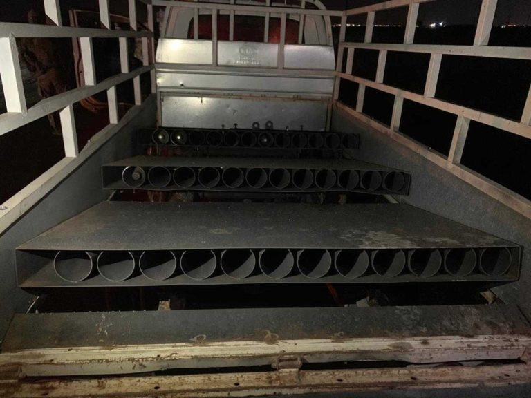 Tuy nhiên do trọng lượng nhẹ và kích thước không quá cồng kềnh, có thể điều chỉnh góc bắn của Fadjr-1 dễ dàng bằng cách tận dụng gạch đá hoặc địa hình dốc. Trong cuộc tấn công vào căn cứ Mỹ, Hezbollah đã điều chỉnh góc bắn bằng những khúc gỗ và gạch đá.