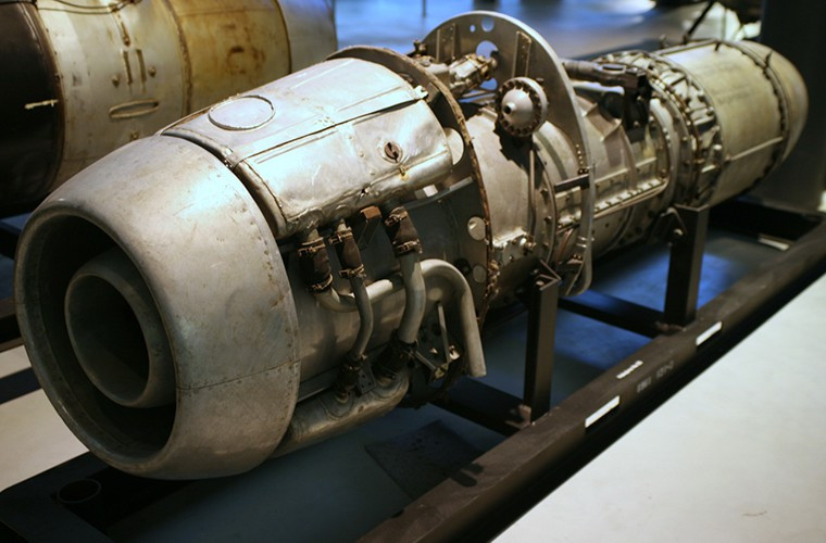 Hệ thống động cơ phản lực của Nakajima Kikka cũng được phát triển dựa trên mẫu động cơ phản lực BMW 003 của Đức với nguyên mẫu Ishikawajima Ne-20 có công suất 4.66 kN cho mỗi chiếc. Nakajima Kikka có vận tốc bay tối đa khoảng 696km/h với tầm hoạt động 1.778km. Ảnh: Nguyên mẫu động cơ phản lực Ne-20 được trưng bày tại Mỹ.