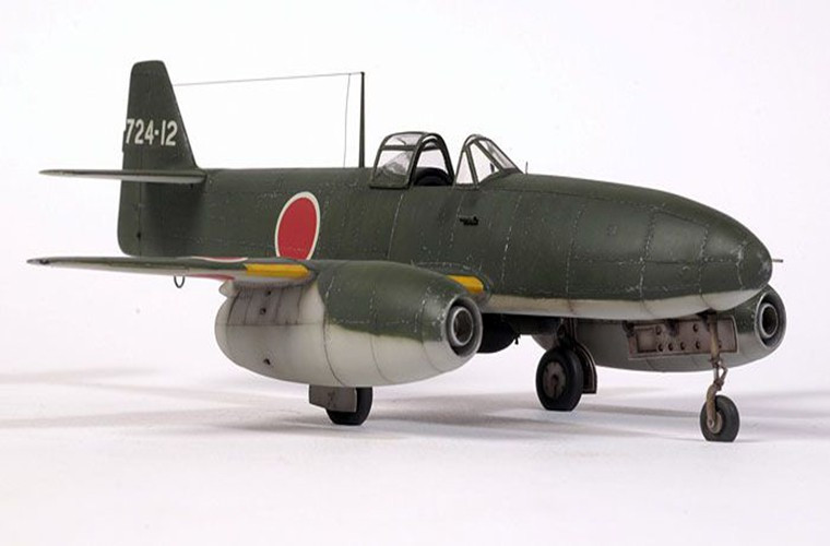 Các kỹ sư của Nakajima lúc đó phải đảm bảo một số yêu cầu của Hải quân Nhật Bản đưa ra với những chiếc Nakajima Kikka đơn cử như việc mẫu máy bay này phải dễ sản xuất và không đòi hỏi các công nhân có trình độ cao, cánh của nó có thể gấp lại được để có thể dễ dàng cất giấu nhằm chuẩn bị cho một cuộc chiến trường kỳ giữa Nhật Bản với quân đồng minh.