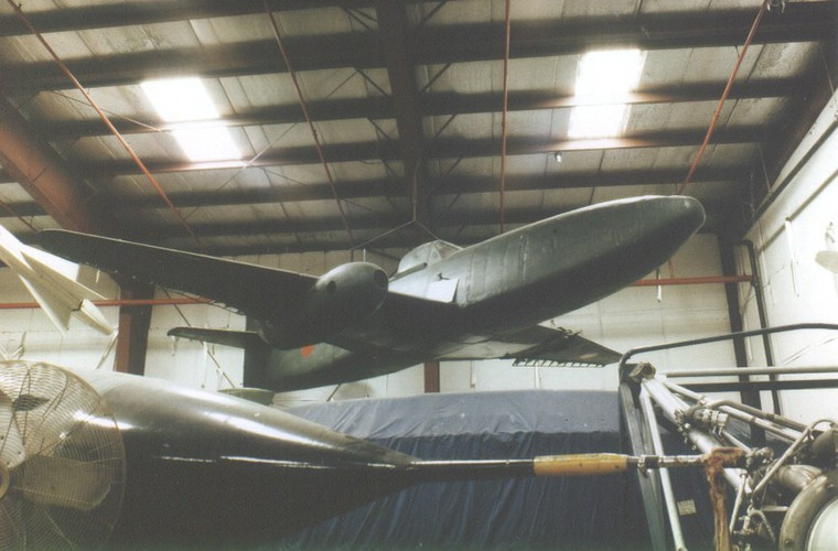 Một nguyên mẫu hoàn chỉnh của một chiếc Nakajima Kikka được trưng bày tại Bảo tàng Hàng không và Không quân Quốc gia Mỹ với một bên động cơ bị mất.