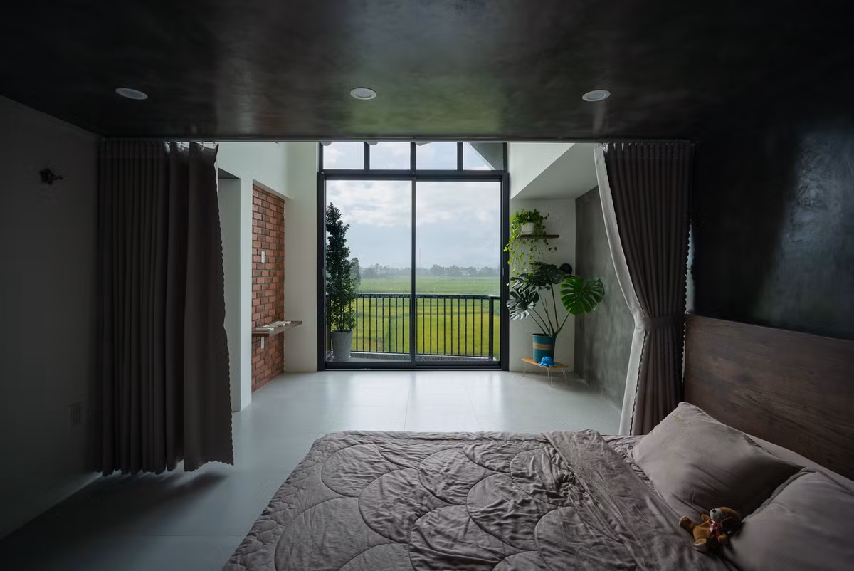 Với không gian bên trong, việc mở tầm nhìn ra bên ngoài tự nhiên là điều tất yếu. Ảnh: Quang Tran