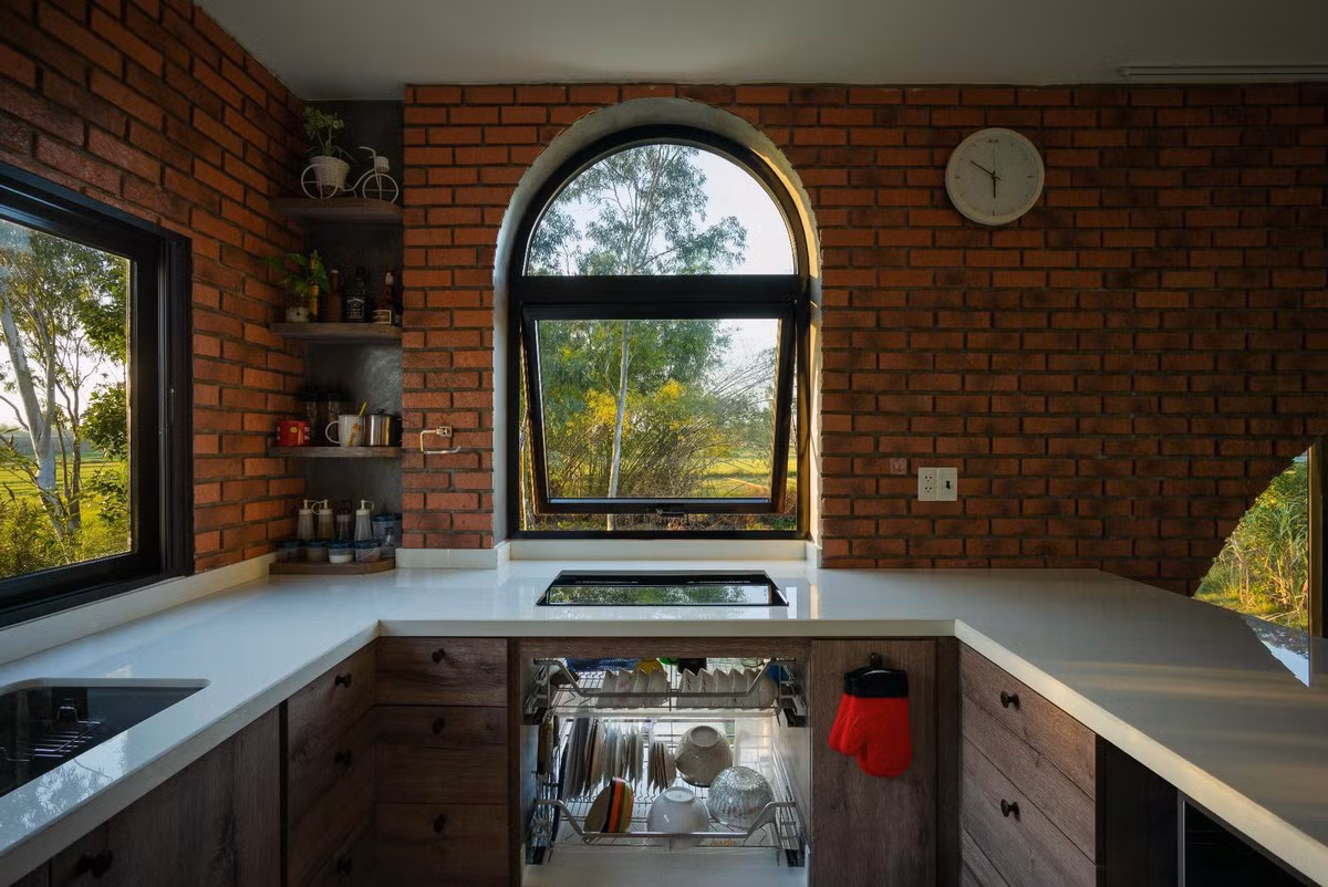 Do là ngôi nhà chống lũ nên vật liệu đều là vật liệu chống ngập, có thể tồn tại lâu, bền và chịu độ ẩm cao như bê tông, gạch nung đỏ. Ảnh: Quang Tran