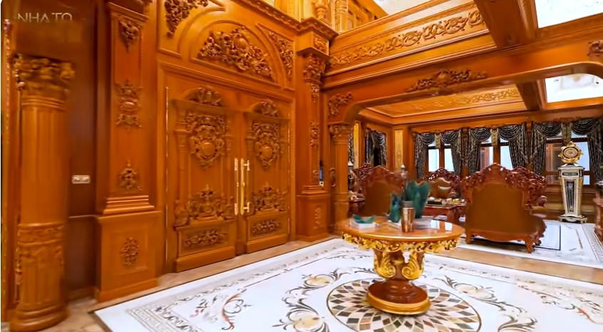 Bước vào bên trong nhiều người choáng ngợp bởi ngỡ như đang ở trong một tòa lâu đài.