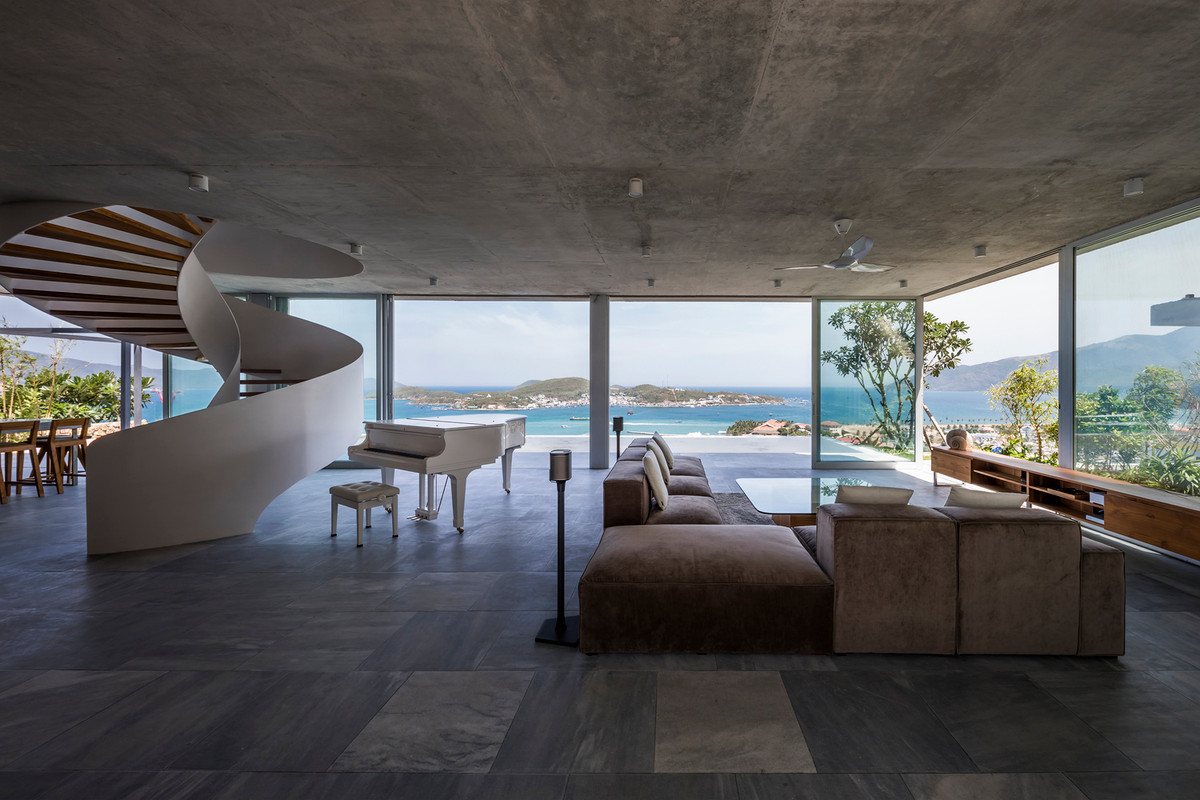 Bếp và các không gian sinh hoạt khác được bố trí ở phía sau, giúp tầm nhìn “vô cực” trở nên hoàn hảo hơn bao giờ hết.