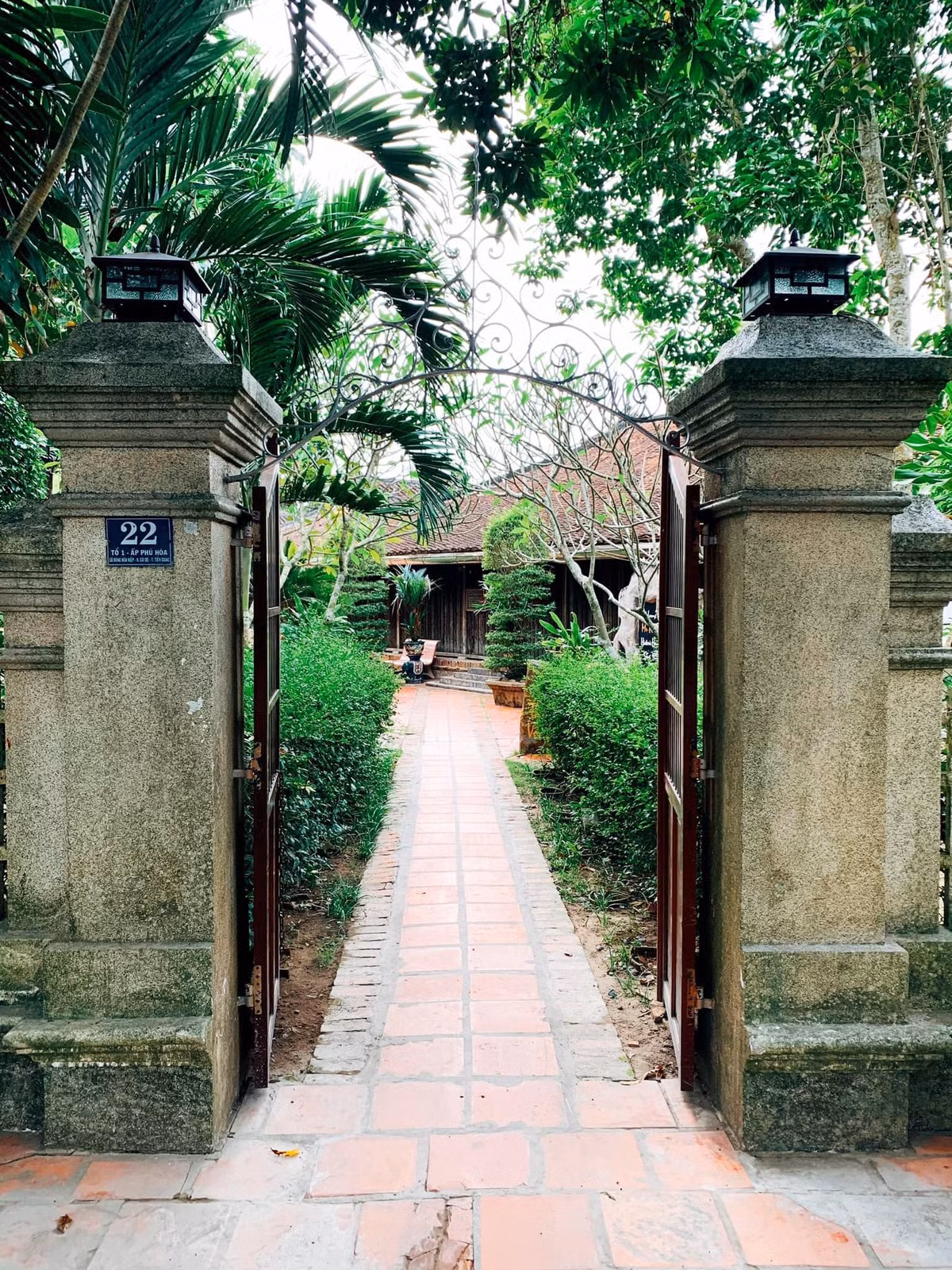 Cổng vào nhà cổ Ông Kiệt. Ảnh: Nhacoongkiet