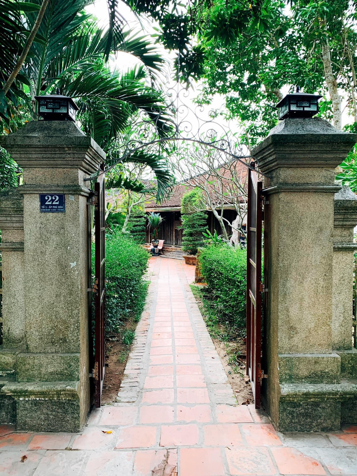 Cổng vào nhà cổ Ông Kiệt. Ảnh: Nhacoongkiet