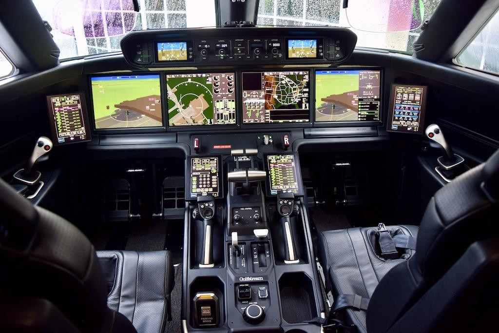 G700 được trang bị buồng lái Honeywell Primus Epic. Hệ thống điện tử hàng không này bao gồm cần điều khiển chủ động, hệ thống thị giác tổng hợp và hệ thống thị giác nâng cao. Ảnh: Gulfstream