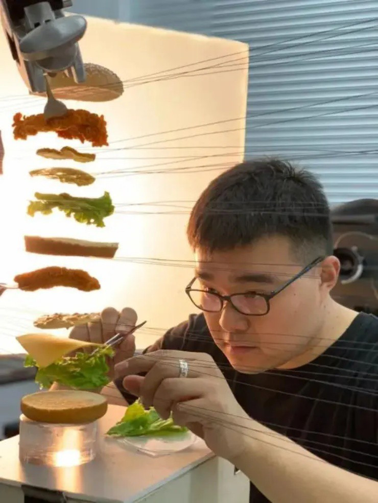 Tại Trung Quốc, chỉ có khoảng chưa đầy 20 người theo nghề này nhưng mức lương rất cao. Ảnh: Weibo