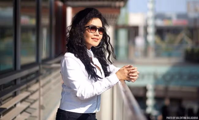 Chỉ sau 2 tháng, công việc kinh doanh của Jenny Tạ xoay chiều. Năm 1999, cô đủ tiền trả cho mẹ cả gốc và lãi. Ở tuổi 27, Jenny kiếm hàng triệu USD từ lợi nhuận công ty và trở thành triệu phú Mỹ. Ảnh: Internet