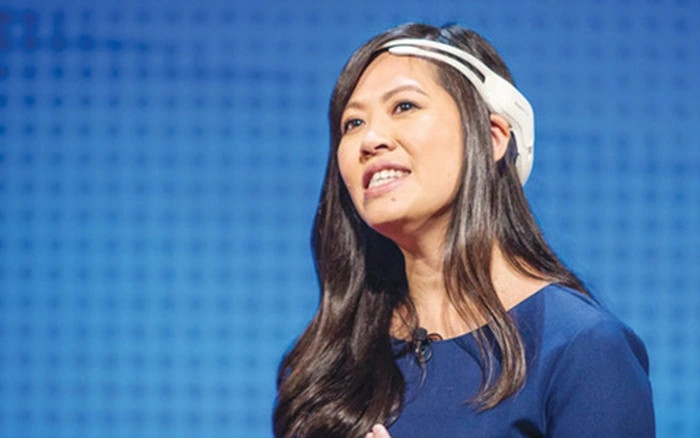 Năm 2009, Tần Lê được vinh danh là “Người lãnh đạo trẻ toàn cầu” tại diễn đàn kinh tế thế giới. Năm 2011 Tần Lê xuất hiện trong bản danh sách “50 cái tên bạn phải biết” của tập chí Forbes. Ảnh: Internet