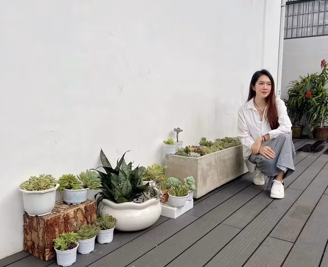 Không gian sân vườn cũng là địa điểm chụp ảnh yêu thích của Minh Hà.