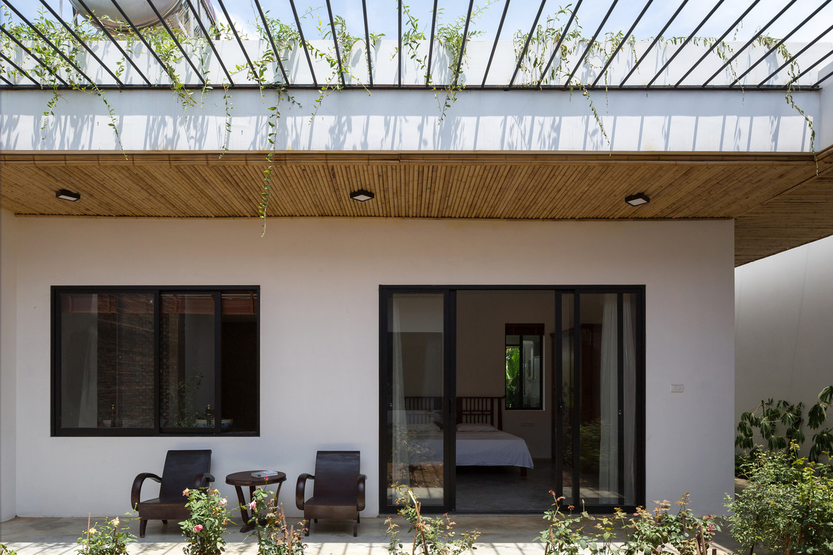 Vật liệu địa phương được ứng dụng linh hoạt tạo nên vẻ đẹp hài hòa cho không gian.