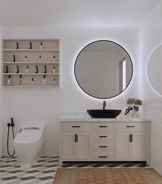 Phòng tắm hiện đại, lát gạch bông đồng điệu với bếp. Ảnh: House n Home