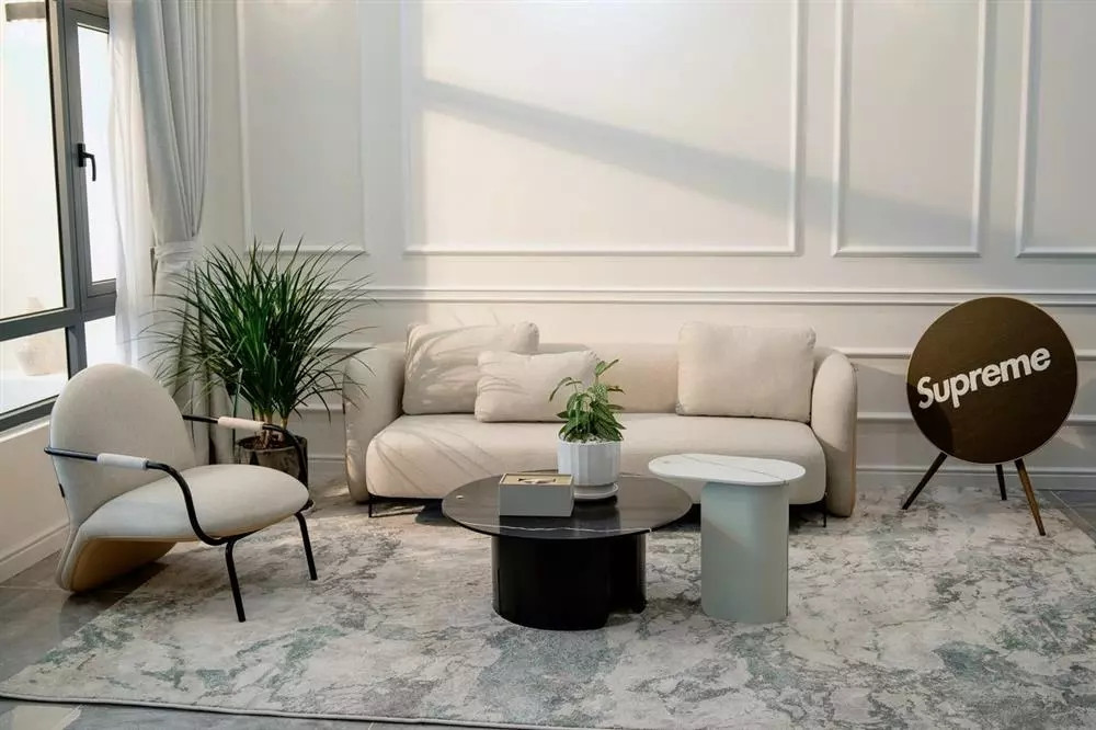 Phần nội thất trong nhà tối giản nhưng vẫn tiện nghi để các bé có không gian sinh hoạt vừa thoải mái lại an toàn. Ảnh: House n Home