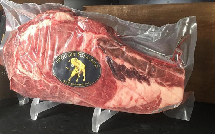 Đáng chú ý, số tiền đầu tư cho lò mổ trong trang trại cũng lên tới một triệu Euro. Ảnh: Insider