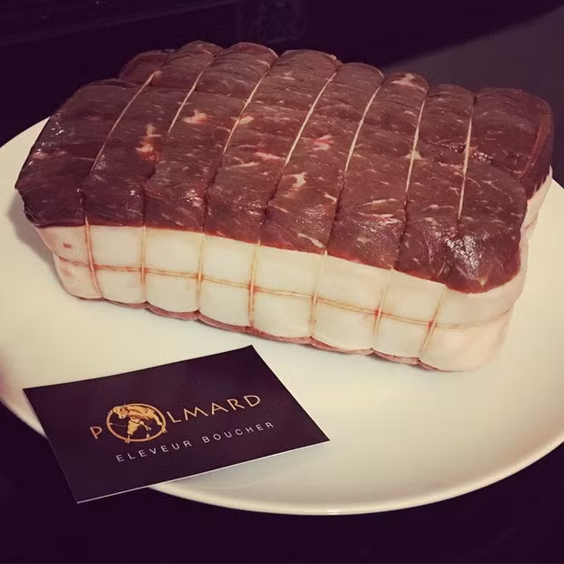 Gia đình Alexandre Polmard kinh doanh ngành thịt bò từ năm 1846 và Alexandre Polmard là người kế vị thứ 6 trong dòng họ. Song mãi đến những năm 1990 thì ông nội và bố của Polmard mới khám phá ra bí quyết cho món thịt bò "ngủ đông". Ảnh: Insider