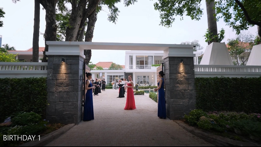 Cổng biệt thự đơn giản nhưng vẫn hiện đại.