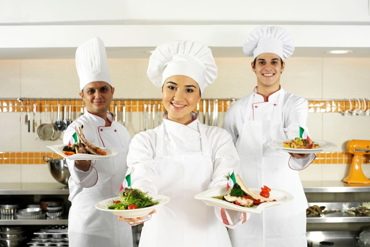 Tuy nhiên, nghề đầu bếp đòi hỏi sự cần mẫn và một sức khỏe tốt khi làm việc xuyên suốt vào những dịp lễ, tết... Ảnh: Getty