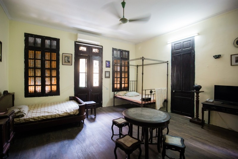 Dù đã xây dựng gần 100 năm nhưng cách bố trí phòng và đồ đạc trong nhà khá hiện đại, phù hợp với phong cách thời nay. Ảnh; Laodongthudo