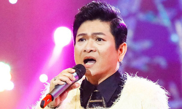 Có thể nói trong suốt sự nghiệp của mình, Như Quỳnh là người bạn thân hiếm hoi anh chia sẻ với truyền thông. Tâm sự trong "Đời nghệ sĩ" số tháng 5/2023, Mạnh Đình tiết lộ, nhiều đồng nghiệp nhận xét anh ngoại giao kém. Sau mỗi đêm diễn, nam ca sĩ thích về nhà nghỉ ngơi thay vì tụ tập, vui chơi. Nam danh ca cho biết, anh thích ngủ để có sức khỏe tốt phục vụ cho khán giả khắp mọi nơi.