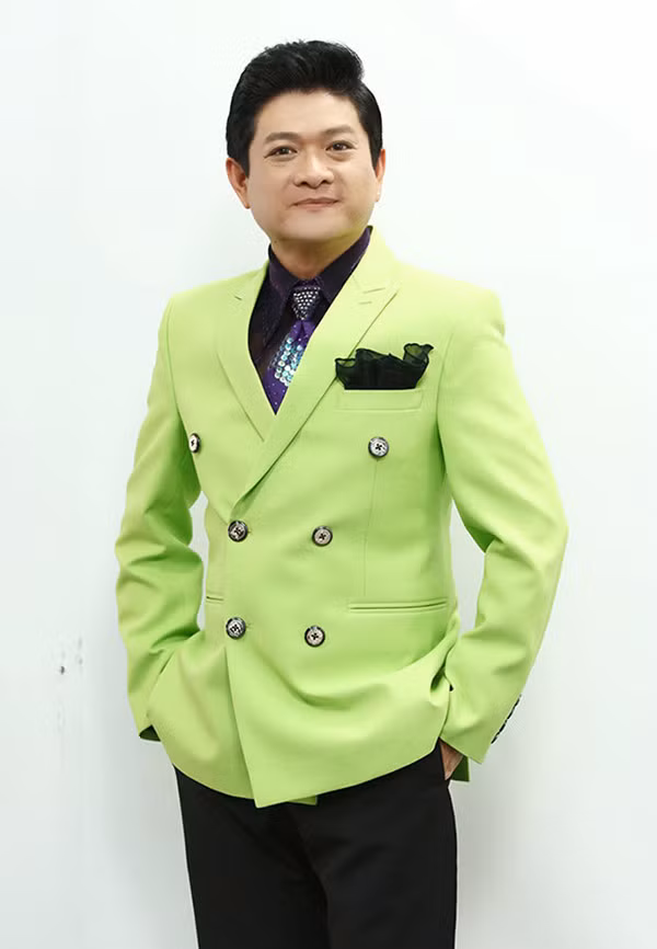 Ngoài vai trò ca sĩ, những năm gần đây, Mạnh Đình còn nhận lời chấm thi các chương trình: Hãy nghe tôi hát, Ca sĩ giấu mặt, Tình Bolero, Solo cùng Bolero...