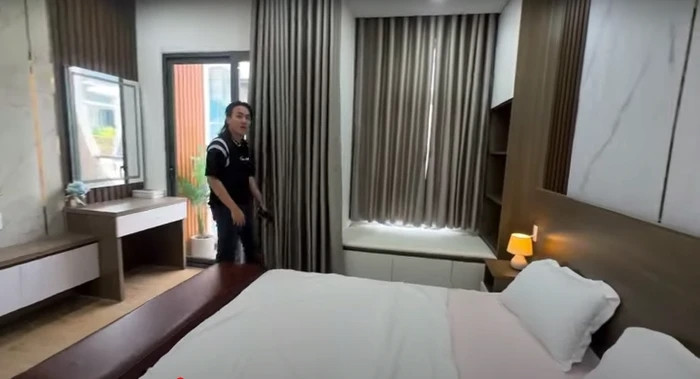 Đáp lại, MC Cát Tường nói: "Nhà mới xây mà bán gì, nhưng mà 7,5 tỷ, ai mua bán luôn". Ảnh chụp màn hình