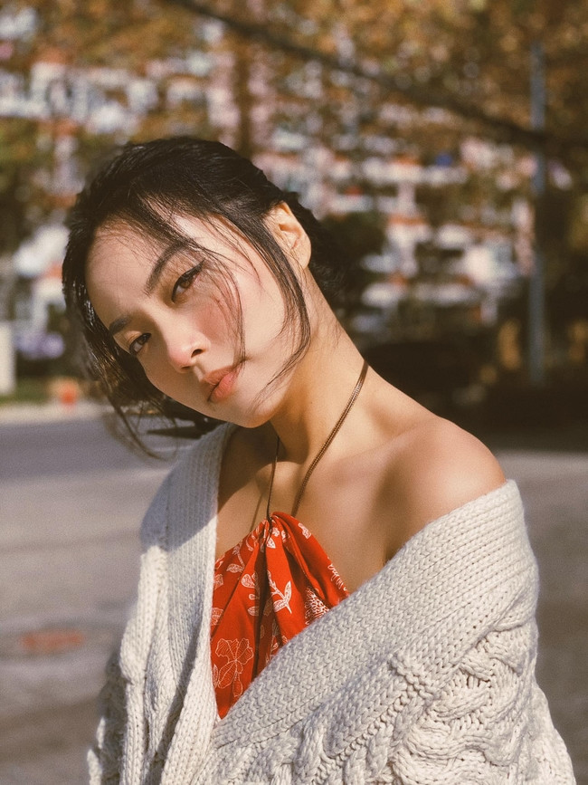  Lê Hà Trúc (SN 1996) được nhiều người biết đến là một trong những blogger nổi tiếng. Cô sở hữu ngoại hình xinh đẹp, cuốn hút.