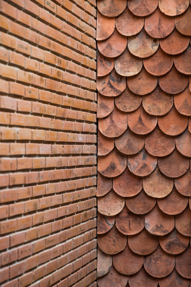 Gạch thô, không trát xi măng đã được xử lý mang lại cảm giác ấm cúng, giản dị nhưng vẫn tạo cảm xúc mạnh mẽ, đảm bảo tính thẩm mỹ.