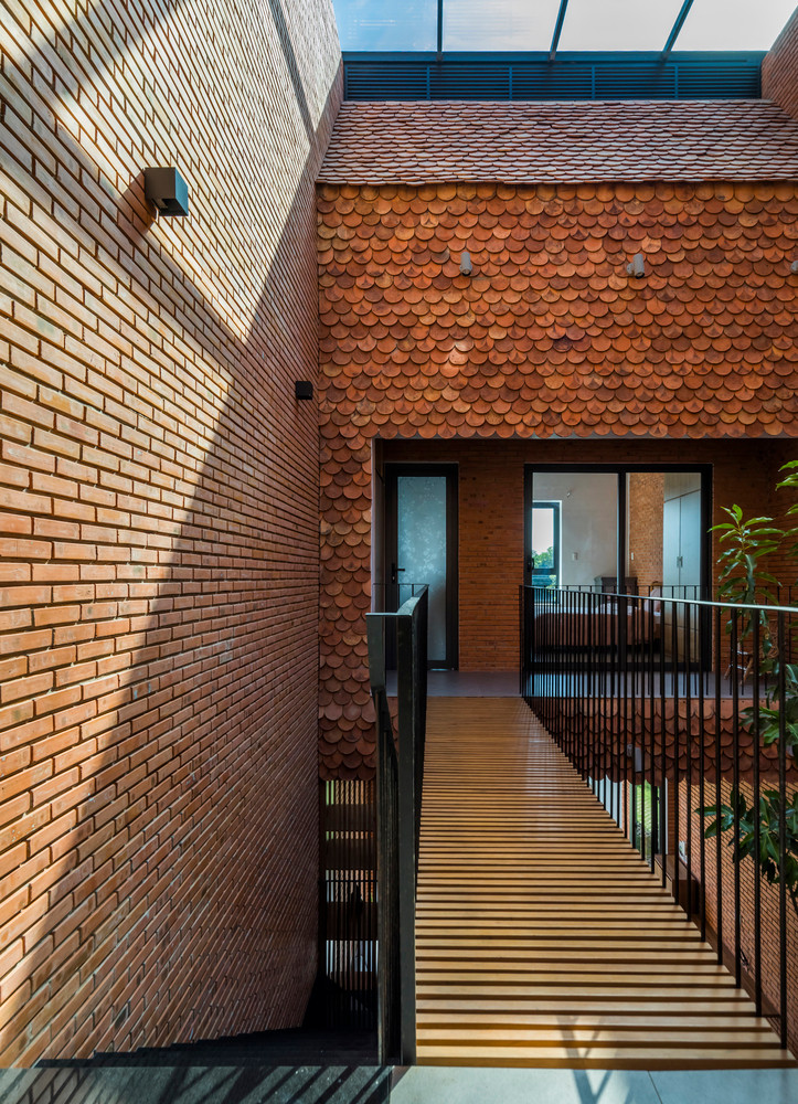 Khu vườn cũng là nơi cung cấp gió và ánh sáng tự nhiên cho ngôi nhà trong khu đô thị, nơi các tòa nhà bê tông ngày càng phát triển.