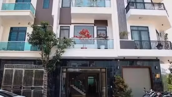 Không chỉ thành công trong sự nghiệp, Hoàng Đức còn góp phần lớn tiền xây nhà cho bố mẹ tại quê nhà Hải Dương. Ảnh chụp màn hình