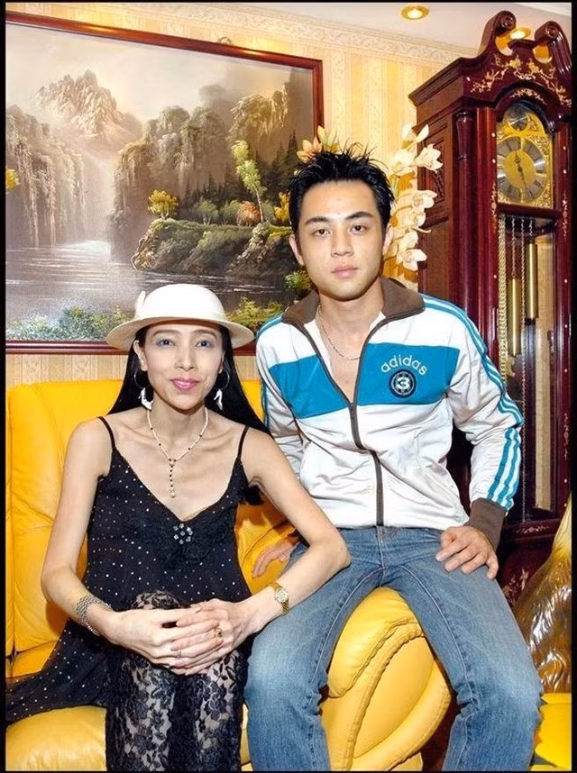 Thời gian sau đó, Hứa Thuần Mỹ lần lượt kết hôn với các tình trẻ Giang Thanh Toàn và Lâm Tống Nhất. Đáng tiếc, các cuộc hôn nhân đều nhanh chóng tan vỡ.