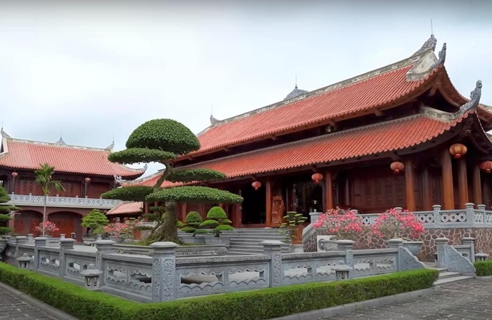 Từ nhiều năm trước, căn biệt phủ của đại gia Lê Đình Cường (người chuyên buôn gỗ, sống tại xóm 3, xã Nghi Phú, Thành phố Vinh, tỉnh Nghệ An) trở thành tâm điểm chú ý của dư luận. Ảnh: Vietnamfinance