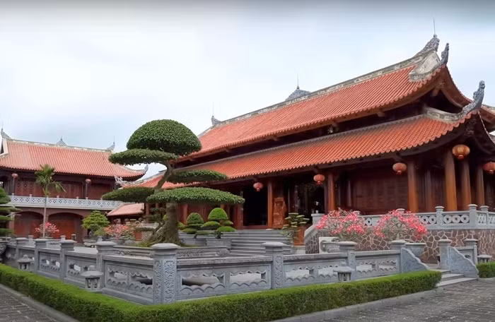 Từ nhiều năm trước, căn biệt phủ của đại gia Lê Đình Cường (người chuyên buôn gỗ, sống tại xóm 3, xã Nghi Phú, Thành phố Vinh, tỉnh Nghệ An) trở thành tâm điểm chú ý của dư luận. Ảnh: Vietnamfinance