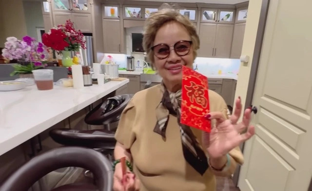 Mới đây, nam ca sĩ tặng mẹ món quà đặc biệt là căn bếp hiện đại trong biệt thự 2.000m2 tại Mỹ.