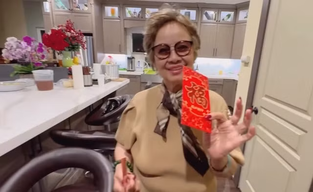 Mới đây, nam ca sĩ tặng mẹ món quà đặc biệt là căn bếp hiện đại trong biệt thự 2.000m2 tại Mỹ.