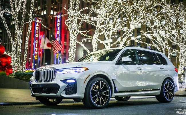 Trấn Thành thường xuyên di chuyển bằng chiếc BMW X7 có giá 7 tỷ đồng. Xe được nam MC mua từ đầu năm 2021. Ảnh: Dân Việt