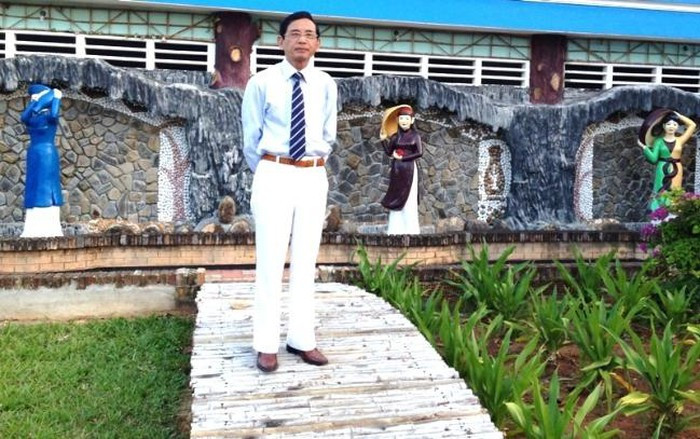 Trong 5 người vợ đã bước qua cuộc đời ông, ông căm hận nhất là bà vợ cả, vợ hai và vợ ba. Sau nhiều sóng gió cuộc đời, ông Lê Ân đã tạc tượng 3 người này trong khu du lịch Chí Linh, TP.Vũng Tàu để hàng ngày đi ra đi vào nhìn thấy, nhắc mình “khắc cốt ghi tâm” nỗi hận. Ảnh: Internet