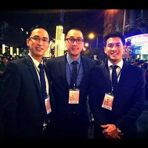 Bên cạnh đó, Henry Nguyễn còn sở hữu vẻ ngoài bảnh bao, phong độ và lịch lãm. Ảnh: Facebook